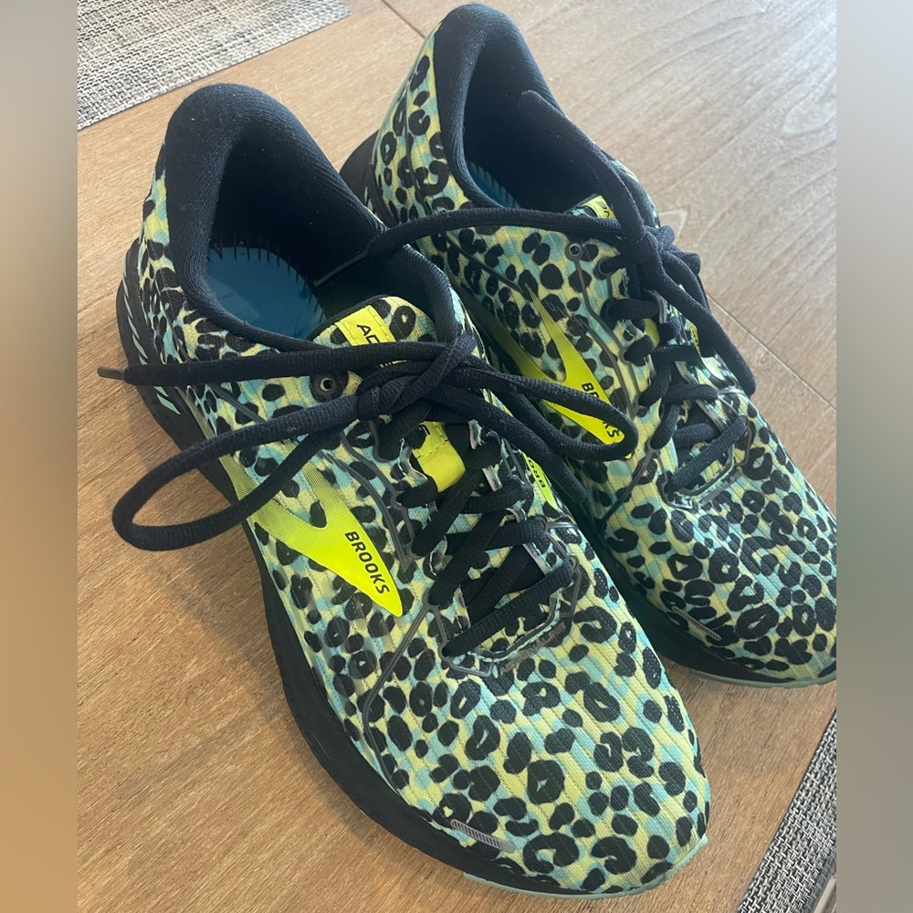 Womens used brooks adrenaline 21 size 9 shoes
